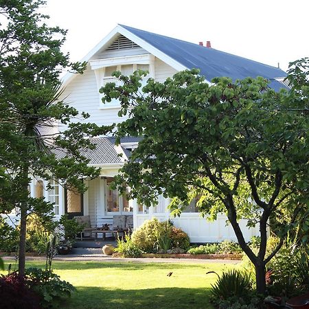 Browns Boutique Bed And Breakfast Whanganui Exterior photo